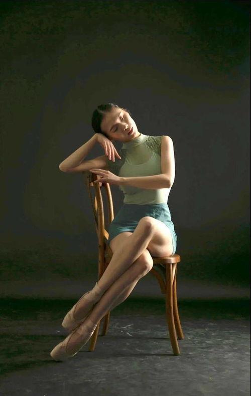 芭蕾成人介绍视频教学,成人学员的优雅启程