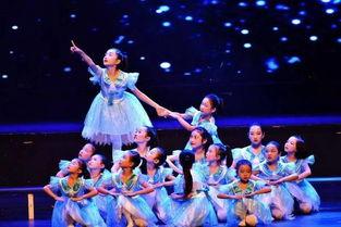 六一成人舞视频,青春绽放，舞动成长瞬间