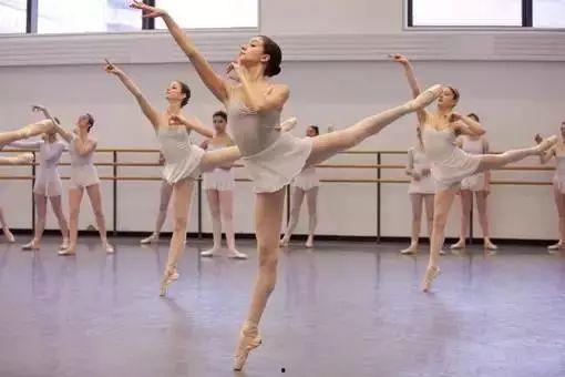 成人舞蹈粉色短裙视频大全,粉色短裙成人舞蹈精选集锦